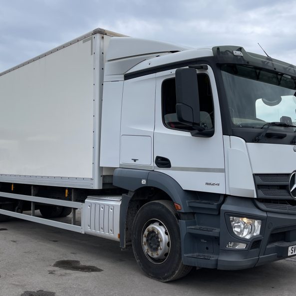 Mercedes sleeper cab boxvan