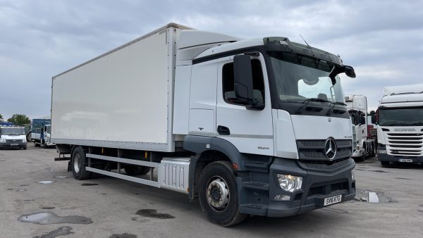 Mercedes sleeper cab boxvan
